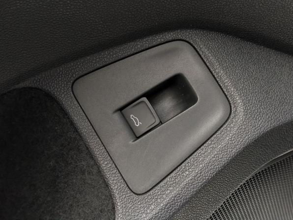 Volkswagen Tiguan II Рестайлинг с пробегом 2021 года, цена 3 099 000 рублей, 142500 км, внедорожник, Автокод Объявления