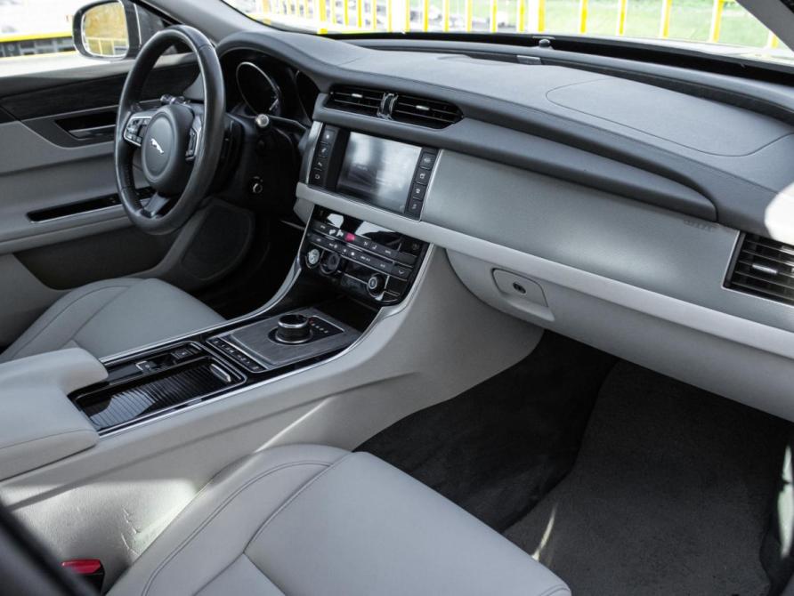 Jaguar XF II Москва  - изображение 8