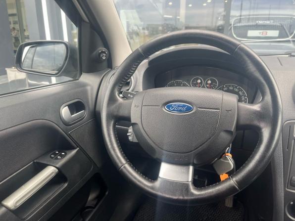 Ford Fusion I Рестайлинг с пробегом 2007 года, цена 350 000 рублей, 204000 км, хэтчбек, Автокод Объявления