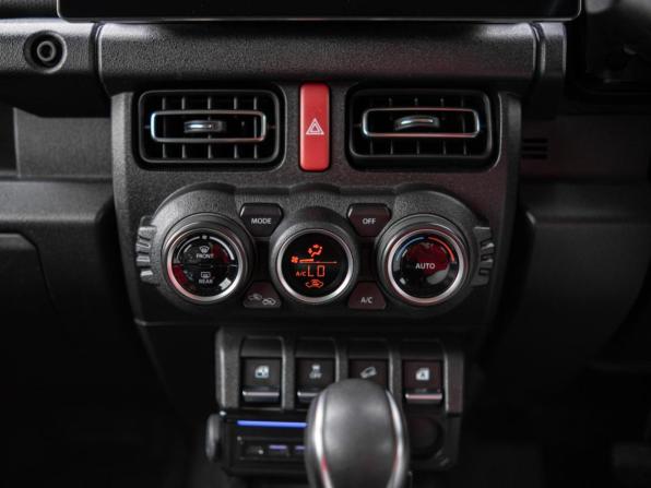 Suzuki Jimny IV с пробегом 2019 года, цена 2 299 000 рублей, 70080 км, внедорожник, Автокод Объявления