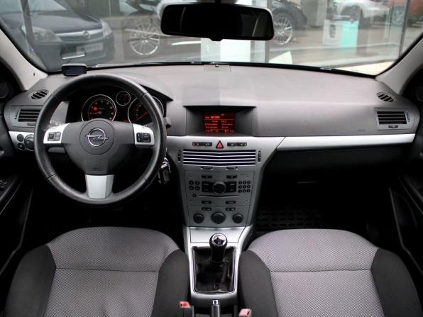 Opel Astra H Рестайлинг с пробегом 2011 года, цена 597 000 рублей, 175065 км, седан, Автокод Объявления