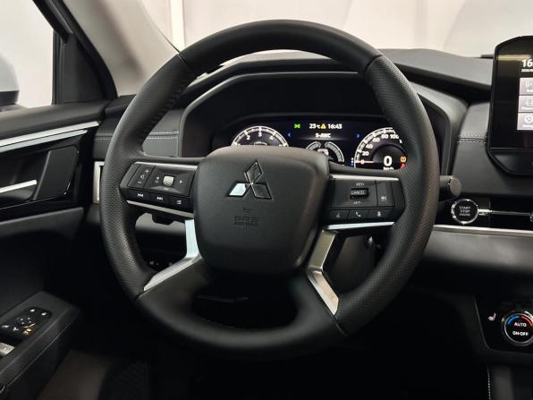 Mitsubishi Outlander IV с пробегом 2023 года, цена 3 970 000 рублей, 66 км, внедорожник, Автокод Объявления