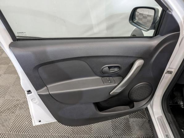 Renault Logan II Рестайлинг с пробегом 2021 года, цена 1 265 000 рублей, 78798 км, седан, Автокод Объявления