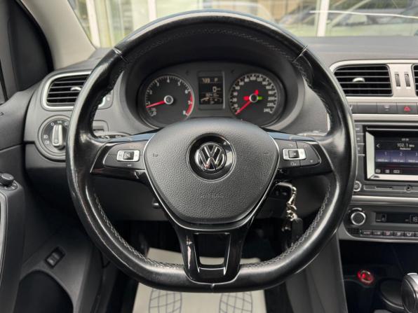 Volkswagen Polo V Рестайлинг с пробегом 2017 года, цена 1 290 000 рублей, 82410 км, седан, Автокод Объявления