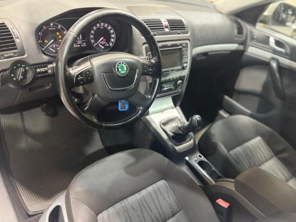 Skoda Octavia II (A5) Рестайлинг с пробегом 2013 года, цена 829 000 рублей, 254120 км, лифтбек, Автокод Объявления