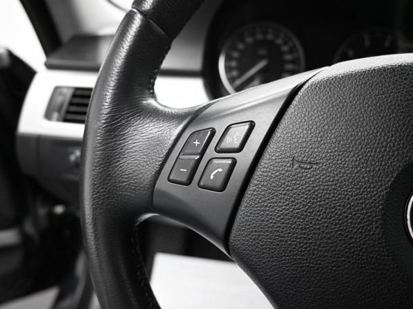 BMW 3 серии V (E90/E91/E92/E93) Рестайлинг с пробегом 2009 года, цена 1 050 000 рублей, 220123 км, седан, Автокод Объявления