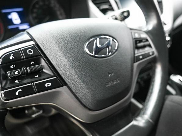 Hyundai Solaris II с пробегом 2019 года, цена 1 319 900 рублей, 199359 км, седан, Автокод Объявления