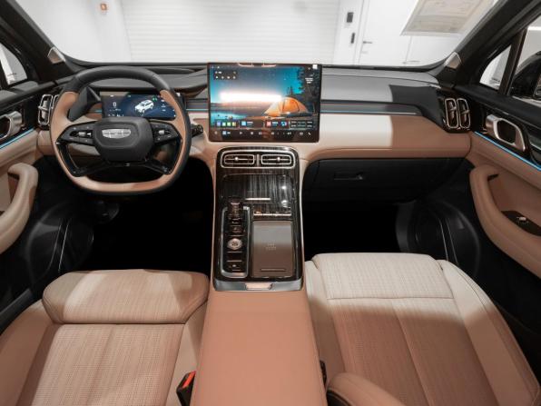 Geely Atlas II с пробегом 2026 года, цена 3 450 000 рублей, 17 км, внедорожник, Автокод Объявления
