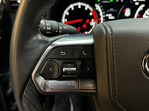 Toyota Land Cruiser 300 Series с пробегом 2021 года, цена 11 987 000 рублей, 8000 км, внедорожник, Автокод Объявления