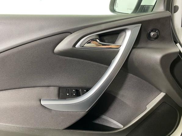 Opel Astra J Рестайлинг с пробегом 2013 года, цена 749 000 рублей, 184807 км, седан, Автокод Объявления