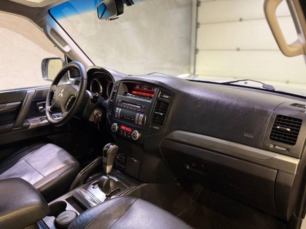 Mitsubishi Pajero IV Рестайлинг 1 с пробегом 2011 года, цена 1 600 000 рублей, 301938 км, внедорожник, Автокод Объявления