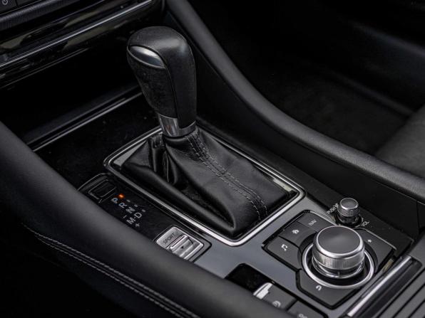 Mazda 6 III (GJ) Рестайлинг 2 с пробегом 2019 года, цена 1 680 000 рублей, 199253 км, седан, Автокод Объявления