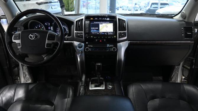 Toyota Land Cruiser 200 Series Рестайлинг 1 с пробегом 2015 года, цена 6 800 000 рублей, 48600 км, внедорожник, Автокод Объявления