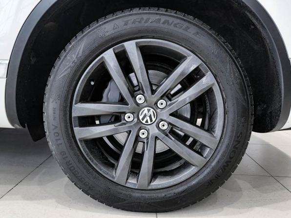Volkswagen Touareg II Рестайлинг с пробегом 2017 года, цена 2 750 000 рублей, 300600 км, внедорожник, Автокод Объявления
