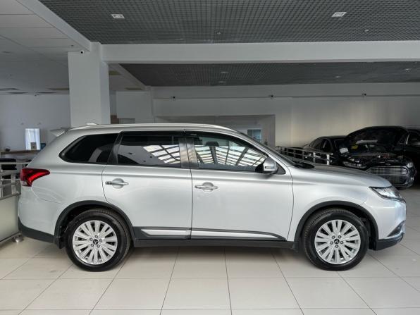 Mitsubishi Outlander III Рестайлинг 3 с пробегом 2018 года, цена 2 335 000 рублей, 99359 км, внедорожник, Автокод Объявления