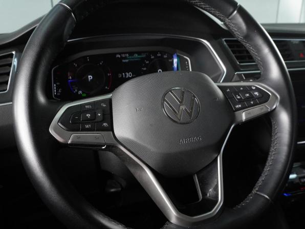 Volkswagen Tiguan II Рестайлинг с пробегом 2022 года, цена 3 766 000 рублей, 37156 км, внедорожник, Автокод Объявления