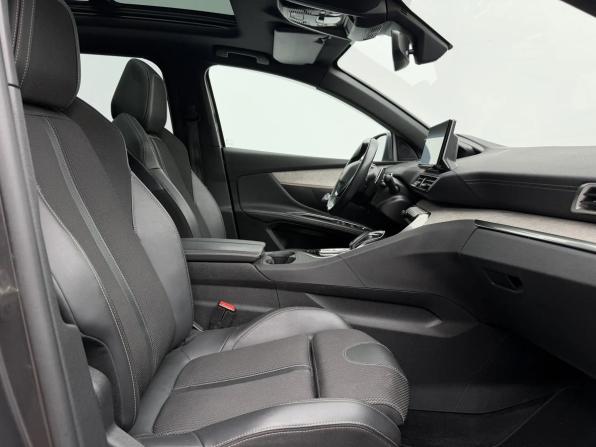 Peugeot 5008 II Рестайлинг с пробегом 2022 года, цена 2 490 000 рублей, 87784 км, внедорожник, Автокод Объявления