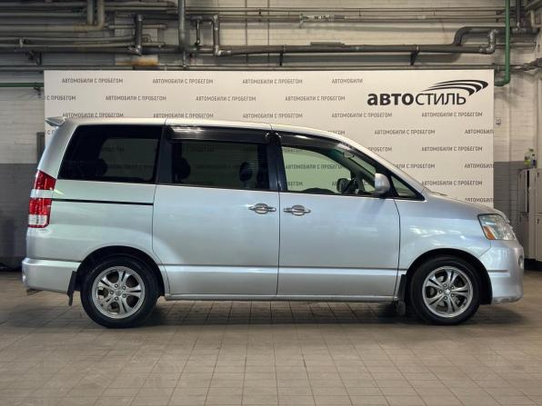 Toyota Noah I (R60) с пробегом 2005 года, цена 649 000 рублей, 335062 км, минивэн, Автокод Объявления