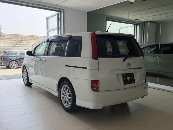 Toyota ISis I Рестайлинг с пробегом 2010 года, цена 1 050 000 рублей, 117522 км, компактвэн, Автокод Объявления
