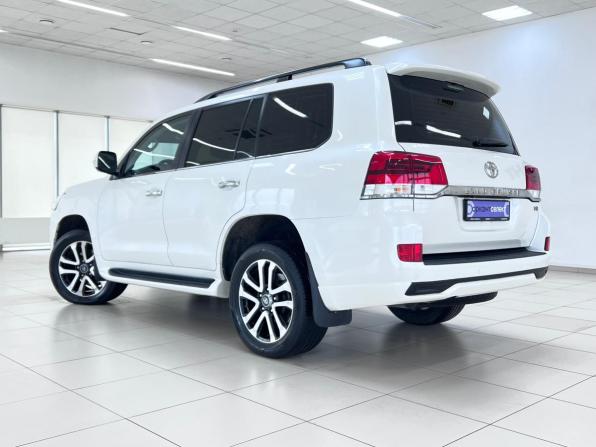 Toyota Land Cruiser 200 Series Рестайлинг 2 с пробегом 2017 года, цена 6 300 000 рублей, 196700 км, внедорожник, Автокод Объявления