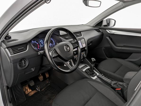 Skoda Octavia III (A7) Рестайлинг с пробегом 2019 года, цена 1 350 000 рублей, 123208 км, лифтбек, Автокод Объявления