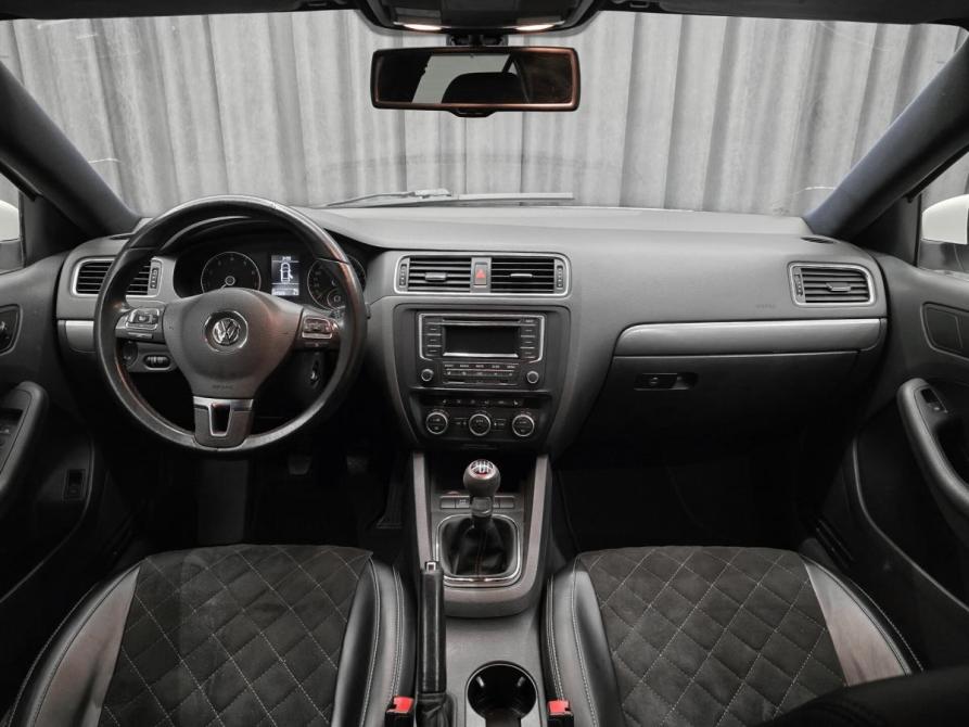 Volkswagen Jetta VI Красноярск  - изображение 11