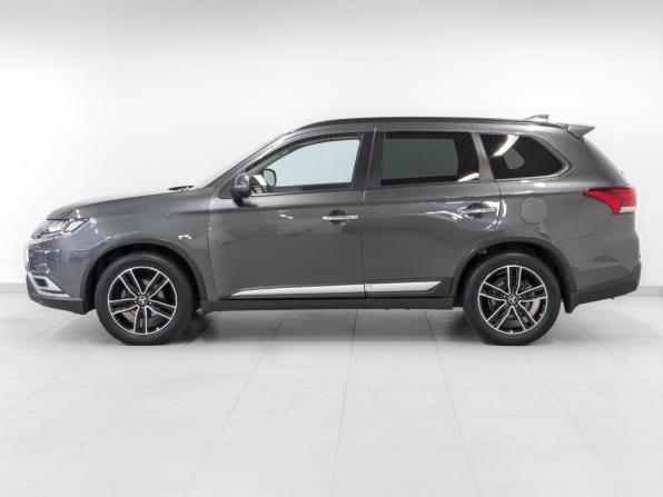 Mitsubishi Outlander III Рестайлинг 3 с пробегом 2022 года, цена 2 795 000 рублей, 65823 км, внедорожник, Автокод Объявления