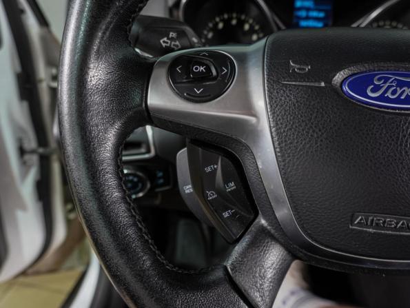 Ford Focus III с пробегом 2015 года, цена 899 000 рублей, 142157 км, хэтчбек, Автокод Объявления