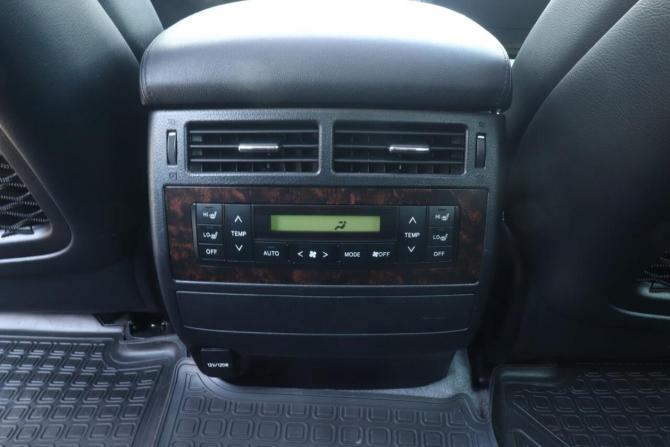 Toyota Land Cruiser 200 Series Рестайлинг 1 с пробегом 2015 года, цена 4 100 000 рублей, 207683 км, внедорожник, Автокод Объявления