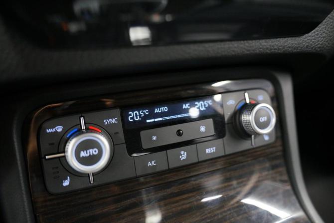 Volkswagen Touareg II Рестайлинг с пробегом 2015 года, цена 2 740 000 рублей, 239463 км, внедорожник, Автокод Объявления