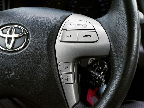 Toyota Camry VI (XV40) Рестайлинг с пробегом 2011 года, цена 1 175 000 рублей, 384000 км, седан, Автокод Объявления