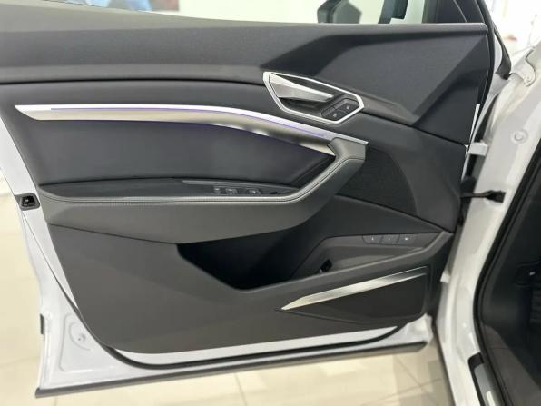 Audi e-tron I с пробегом 2021 года, цена 4 700 000 рублей, 44000 км, внедорожник, Автокод Объявления