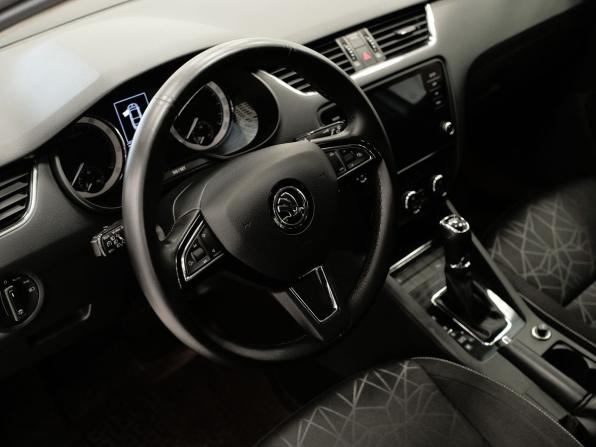 Skoda Octavia III (A7) Рестайлинг с пробегом 2020 года, цена 1 587 000 рублей, 217000 км, лифтбек, Автокод Объявления
