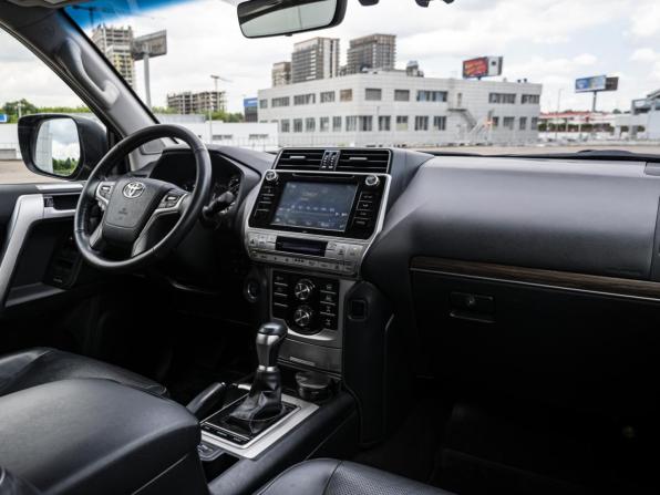 Toyota Land Cruiser Prado 150 Series Рестайлинг 2 с пробегом 2018 года, цена 5 748 000 рублей, 56818 км, внедорожник, Автокод Объявления