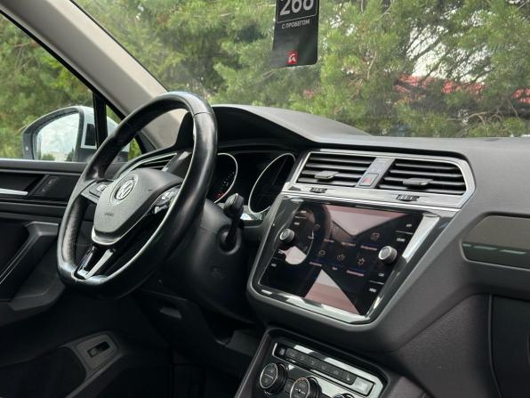 Volkswagen Tiguan II с пробегом 2018 года, цена 1 799 000 рублей, 240393 км, внедорожник, Автокод Объявления