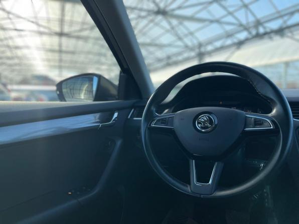 Skoda Octavia III (A7) Рестайлинг с пробегом 2019 года, цена 2 253 500 рублей, 67010 км, лифтбек, Автокод Объявления