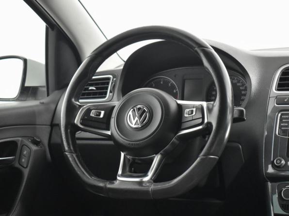 Volkswagen Polo V Рестайлинг с пробегом 2019 года, цена 519 000 рублей, 348695 км, седан, Автокод Объявления