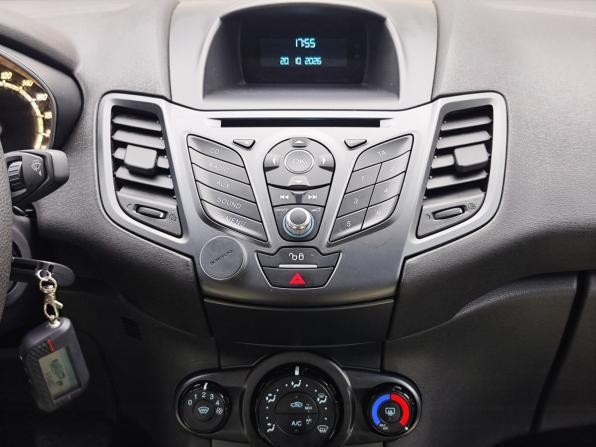 Ford Fiesta Mk6 Рестайлинг с пробегом 2015 года, цена 650 000 рублей, 176064 км, седан, Автокод Объявления