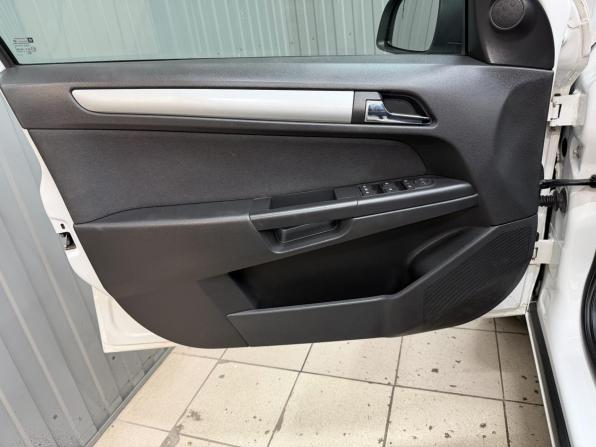 Opel Astra H Рестайлинг с пробегом 2012 года, цена 749 000 рублей, 117418 км, седан, Автокод Объявления