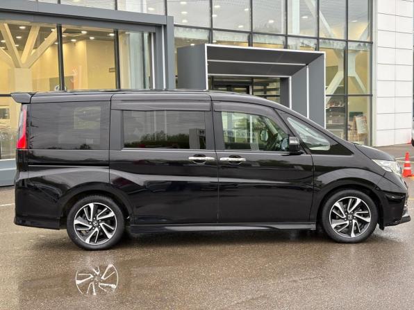 Honda Stepwgn V с пробегом 2015 года, цена 1 799 000 рублей, 156454 км, минивэн, Автокод Объявления