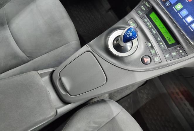 Toyota Prius III (XW30) с пробегом 2009 года, цена 1 029 000 рублей, 221641 км, лифтбек, Автокод Объявления