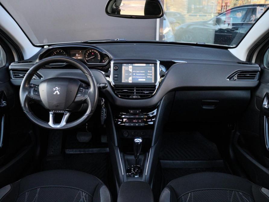 Peugeot 208 I Москва  - изображение 9