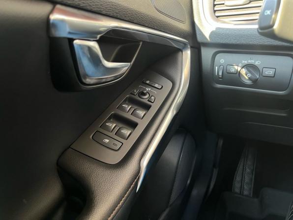 Volvo V40 Cross Country I с пробегом 2013 года, цена 1 150 000 рублей, 129417 км, хэтчбек, Автокод Объявления