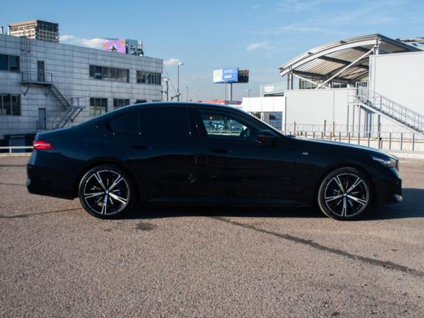 BMW 5 серии VIII (G60/G61/G68) с пробегом 2024 года, цена 7 650 000 рублей, 21184 км, седан, Автокод Объявления