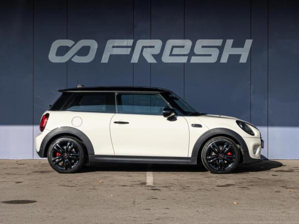 Mini Hatch III (F55/F56) Рестайлинг с пробегом 2020 года, цена 2 330 000 рублей, 62276 км, хэтчбек, Автокод Объявления