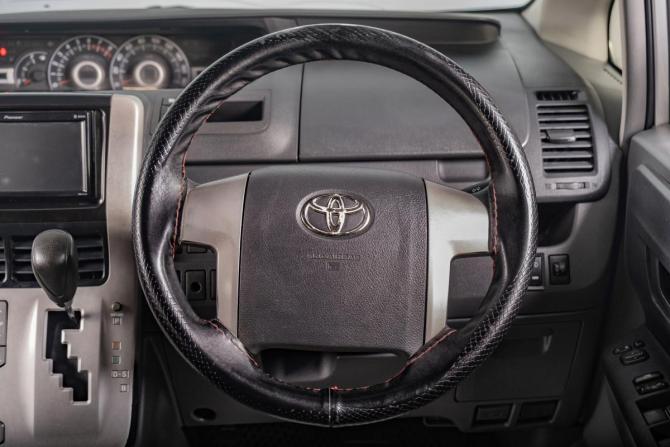 Toyota Voxy II (R70) с пробегом 2008 года, цена 1 259 000 рублей, 289000 км, минивэн, Автокод Объявления