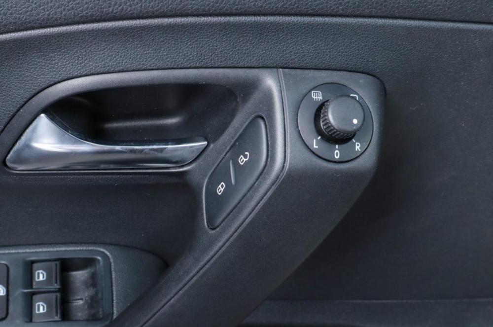 Volkswagen Polo V Рестайлинг Челябинск  - изображение 13