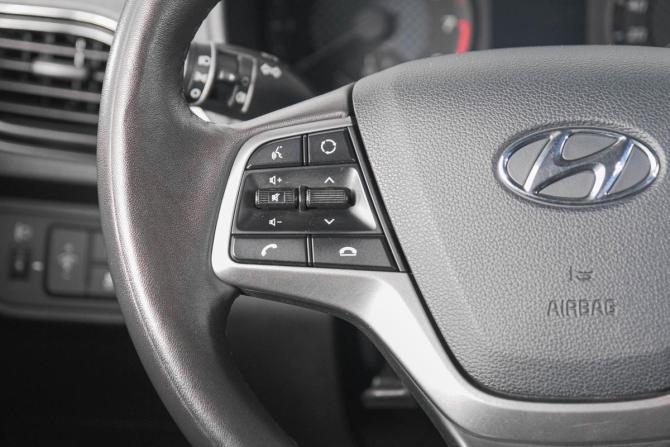 Hyundai Solaris II Рестайлинг с пробегом 2021 года, цена 1 649 000 рублей, 57073 км, седан, Автокод Объявления
