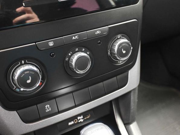 Skoda Yeti I Рестайлинг с пробегом 2015 года, цена 1 240 000 рублей, 206413 км, внедорожник, Автокод Объявления