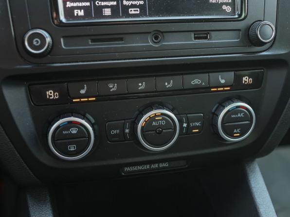 Volkswagen Jetta VI с пробегом 2012 года, цена 899 000 рублей, 182349 км, седан, Автокод Объявления